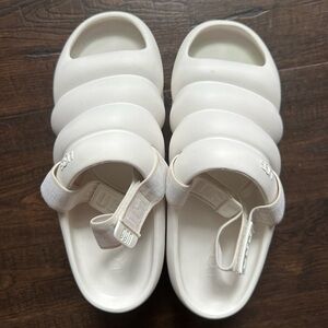 UGG-AWW Yeah Platform slides